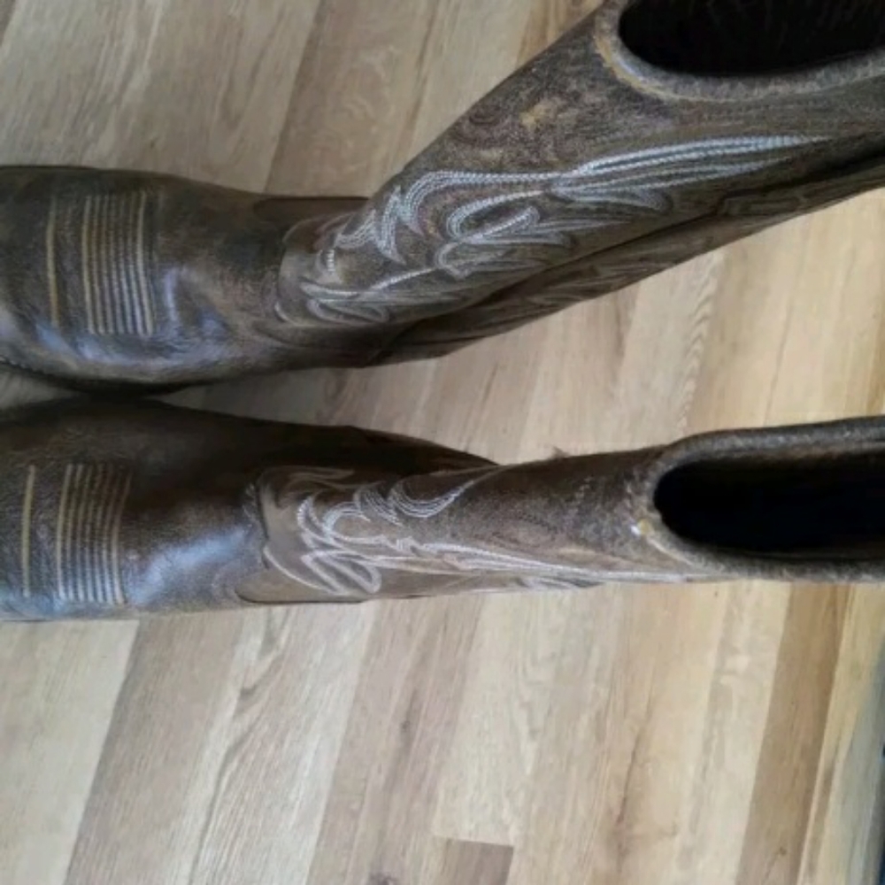 Brown Ariat Riding heel Cowgirl boots size 8